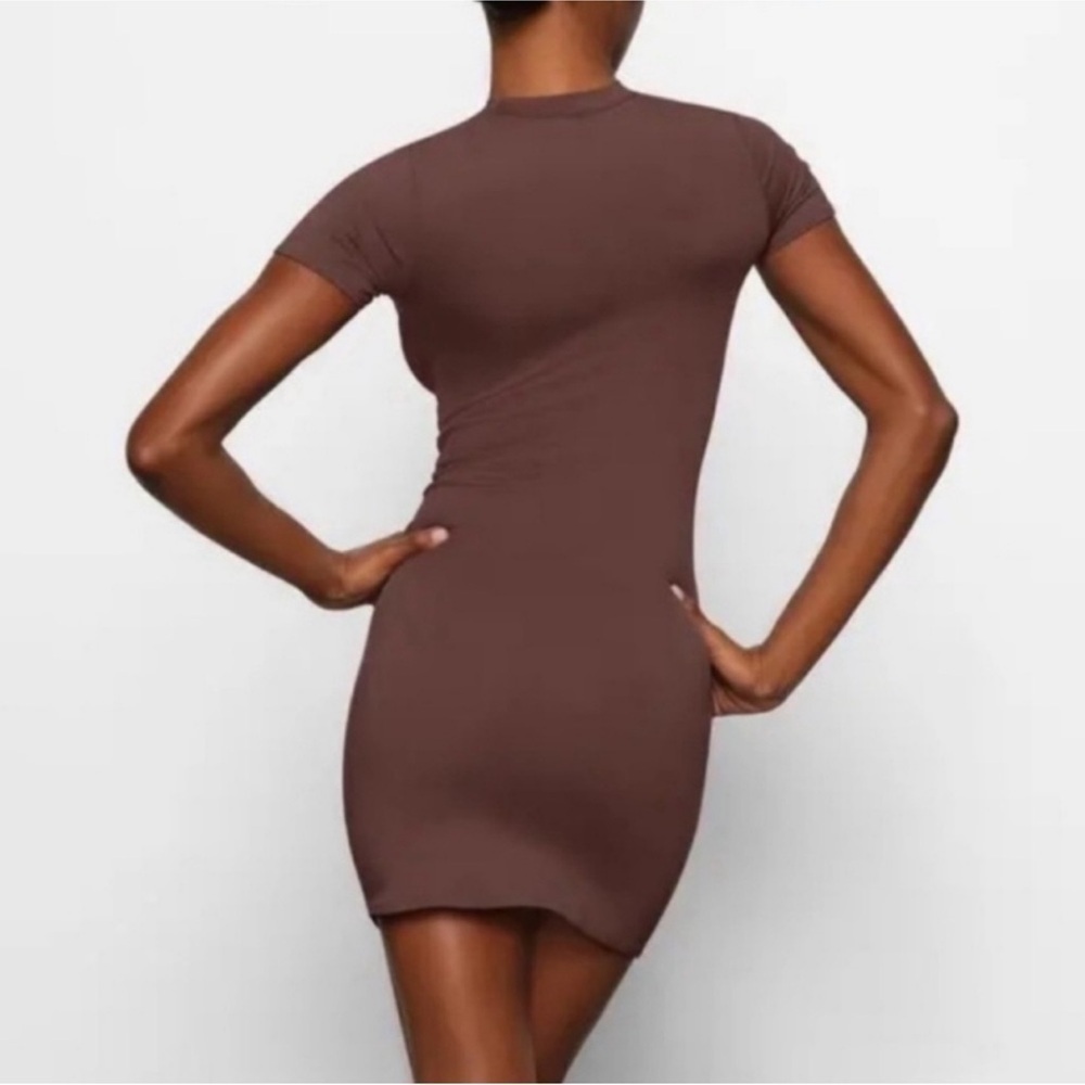 Skims (A1) Swim Tee Dress - cocoa NWT SIZE L - Picture 2 of 5